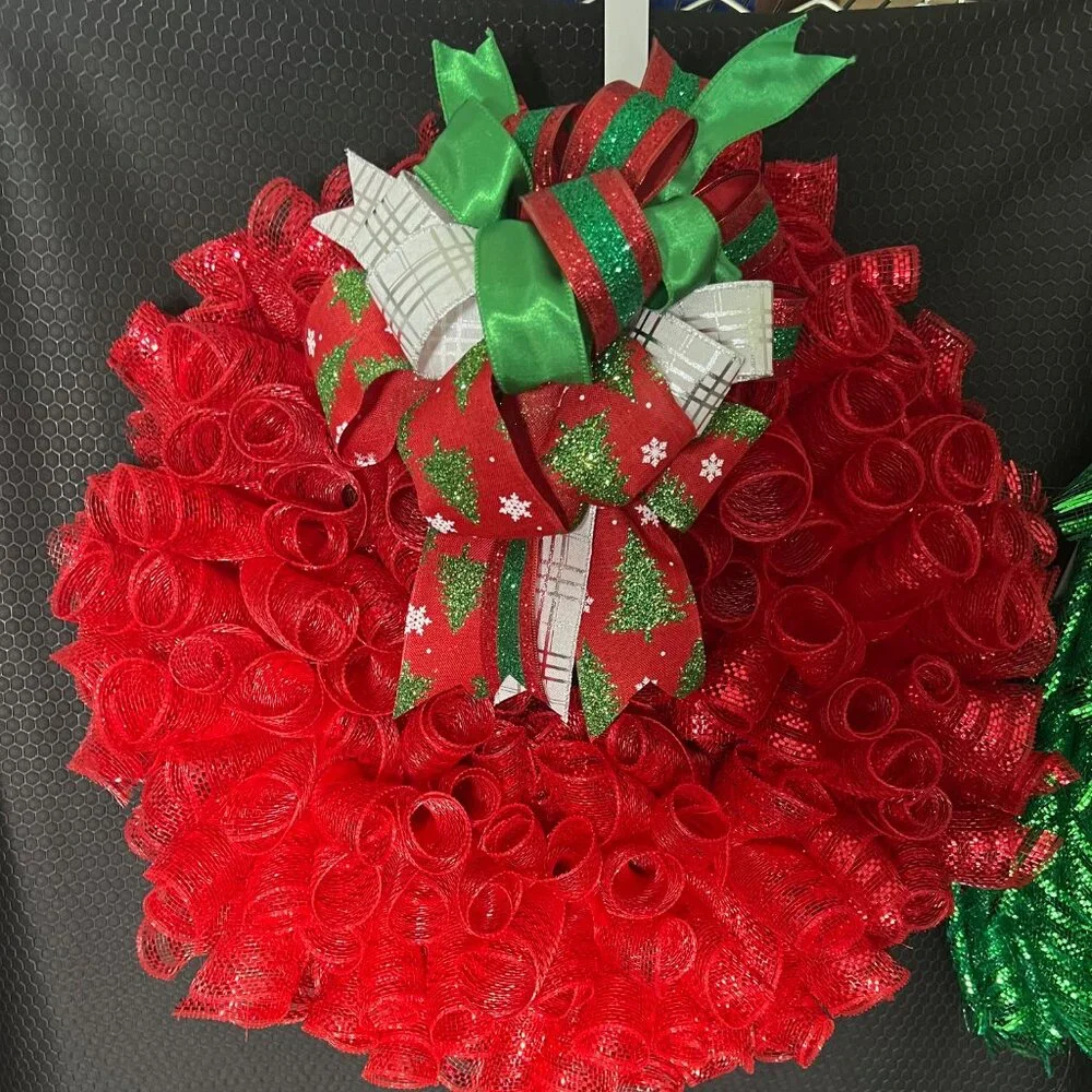Christmas Red Curly Wreath 101
